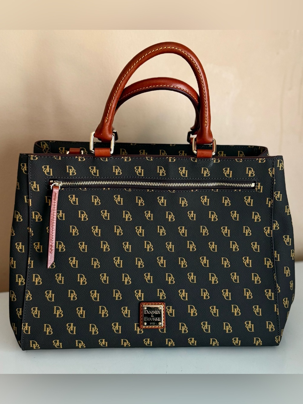 DOONEY & BOURKE GRETTA BROWN SATCHEL BAG SIGNATURE MONOGRAM MAG SNAP AUTH EXCELL